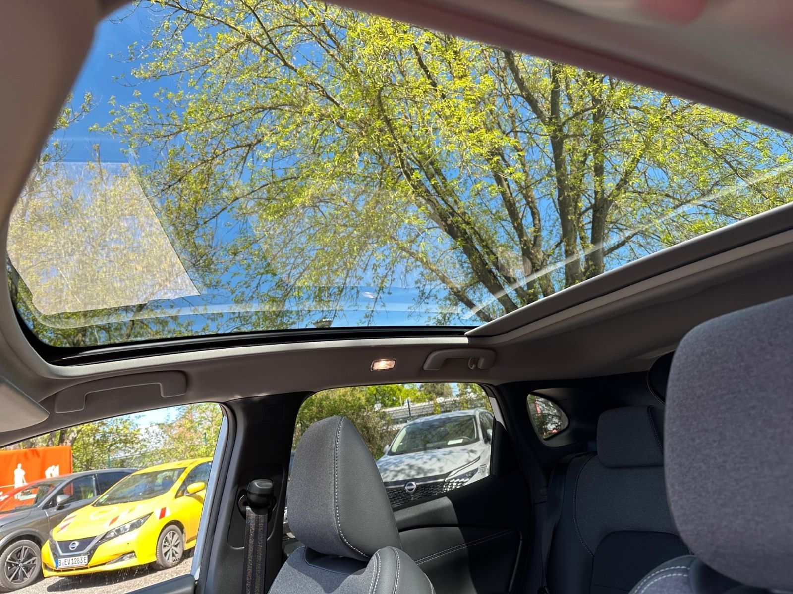 NISSAN Qashqai 1.3 DIG-T N-Connecta HeadUp*Pano*Navi