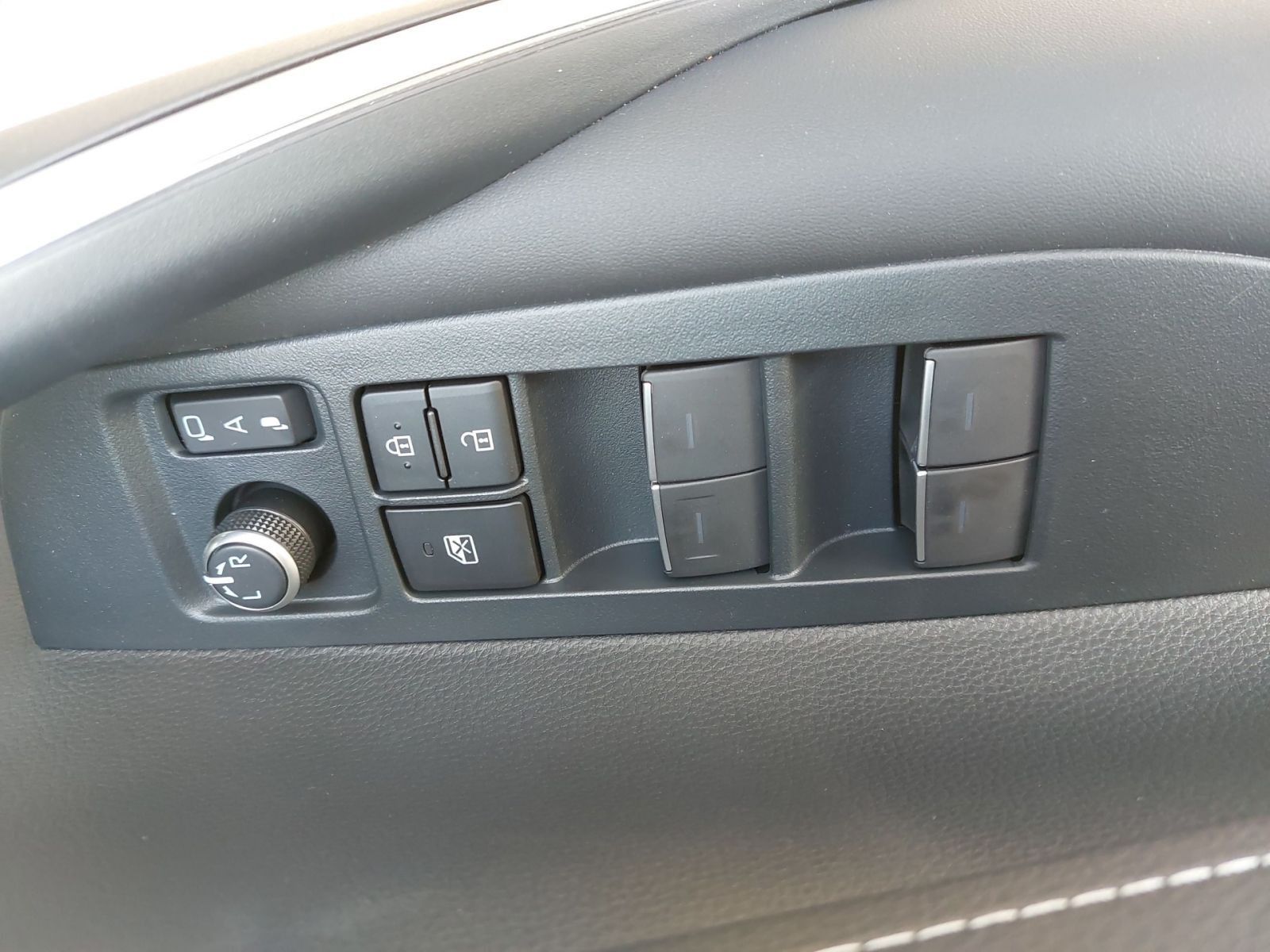 SUZUKI Swace 1.8 Comfort+ CVT Hybrid Navi*CarPlay