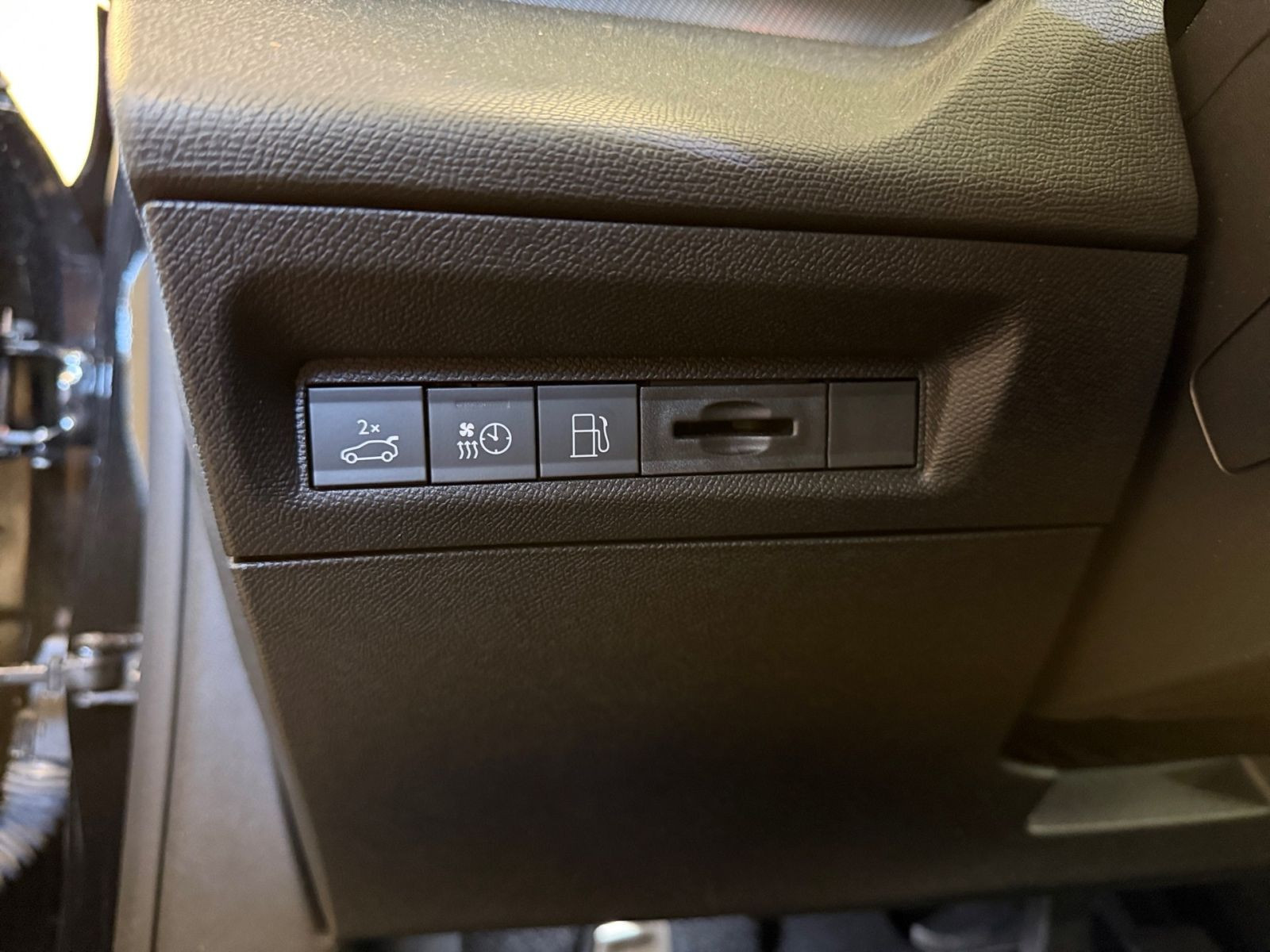 Peugeot 408 GT Exclusive Plug-In Hybrid 240 e-DSC7