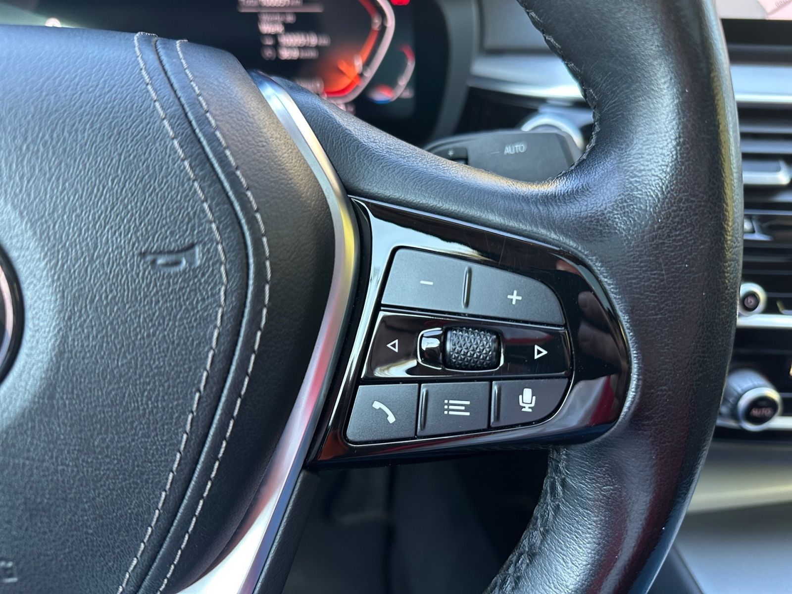 BMW 520d LIM LUXURY LED NAVI PANO KAM SHZ STHZ LHZ