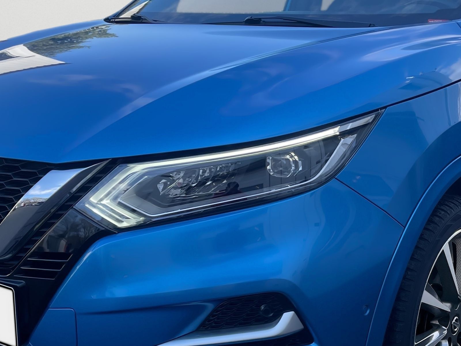 NISSAN Qashqai 1.3 TEKNA Autom.*Navi*Winterpaket*Pano