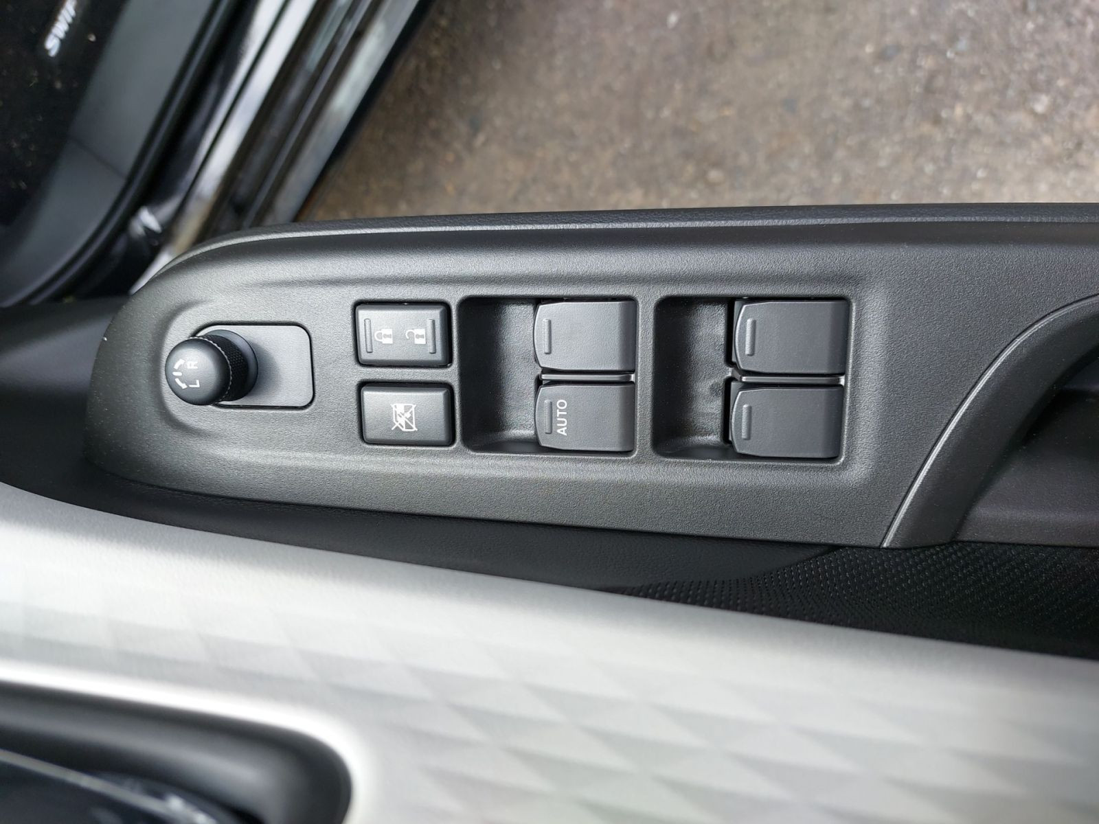 Suzuki SWIFT COMFORT 1.2 AT HYBRID CAM NAVI SHZ