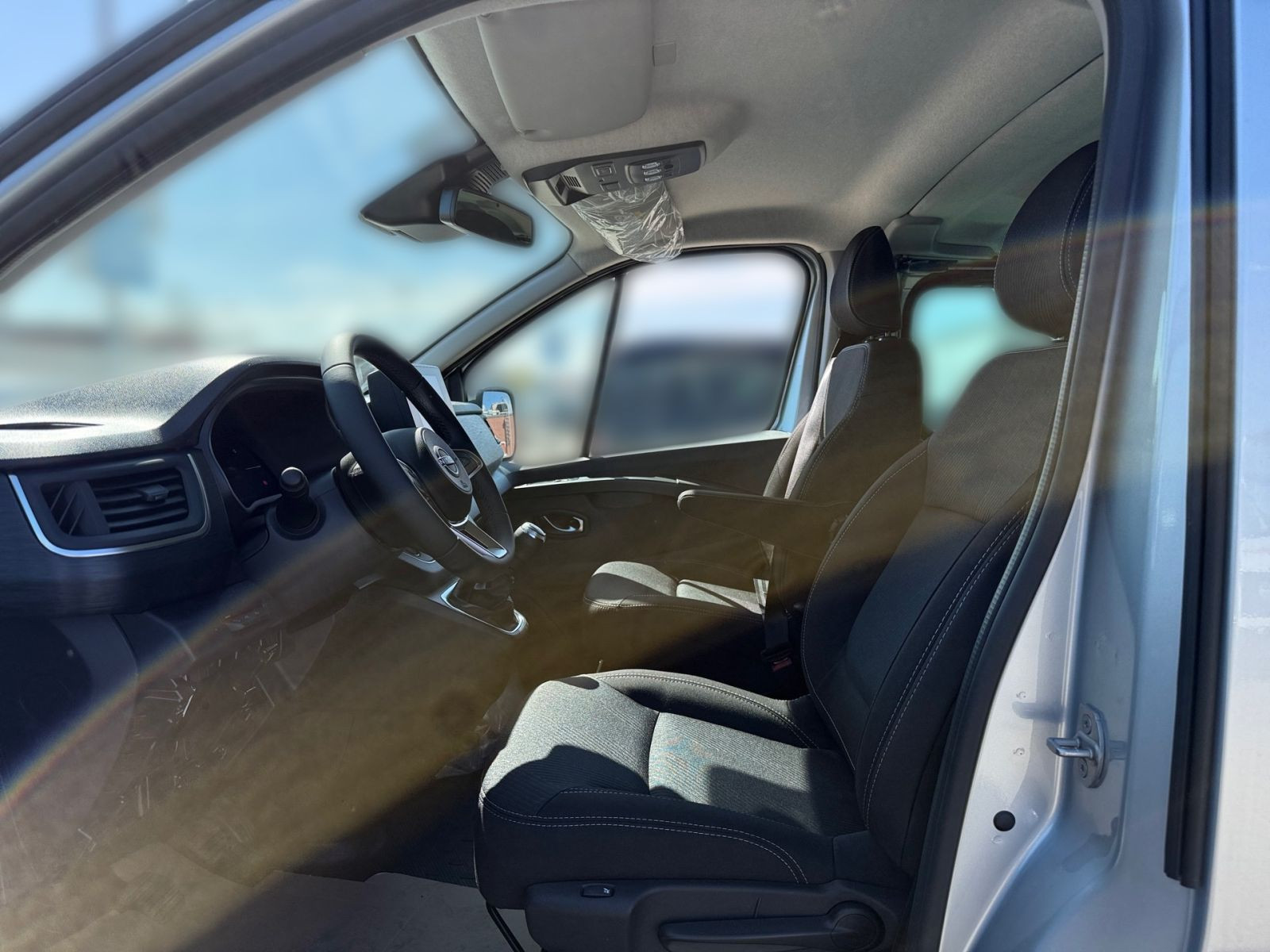 Nissan Primastar Kombi 9 L1H1 2,8T CAM*Navi*PDC*CarPlay