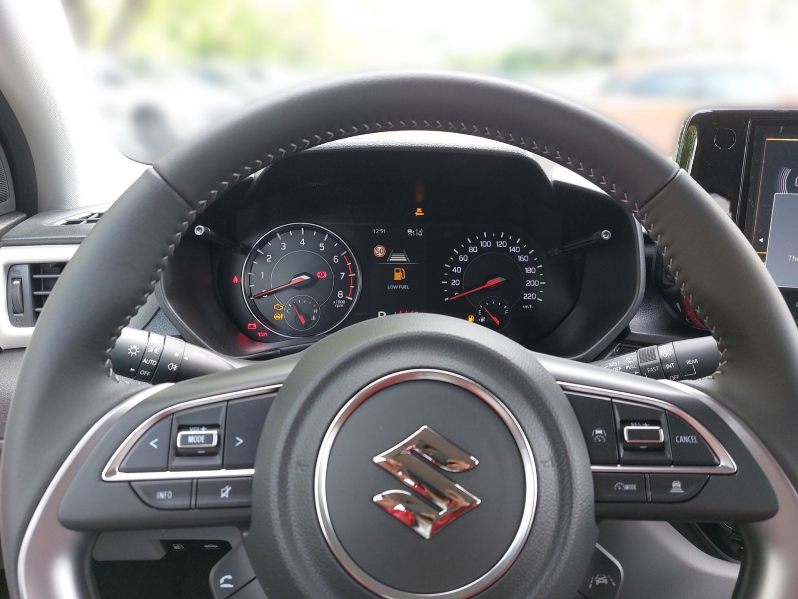 Suzuki SWIFT COMFORT 1.2 AT HYBRID CAM NAVI SHZ