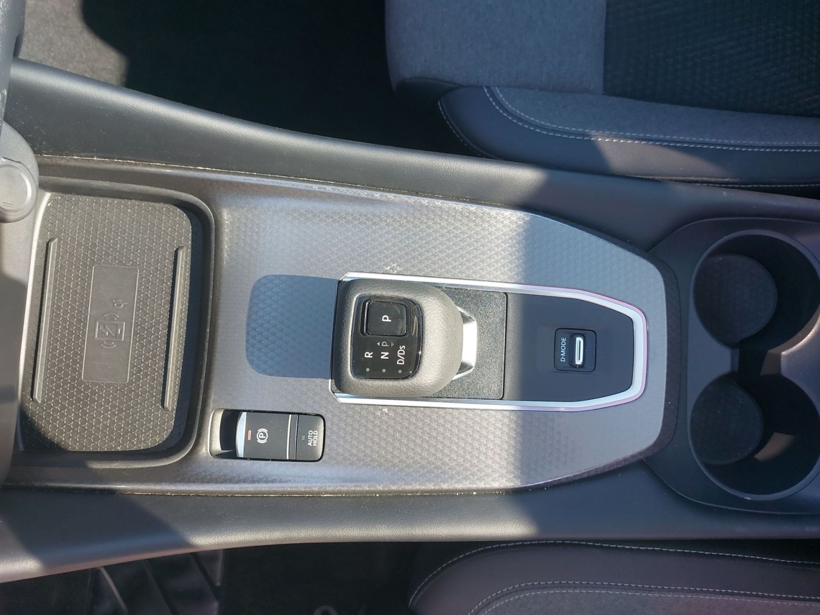 NISSAN Qashqai 1.3 DIG-T N-Connecta HeadUp*Pano*Navi