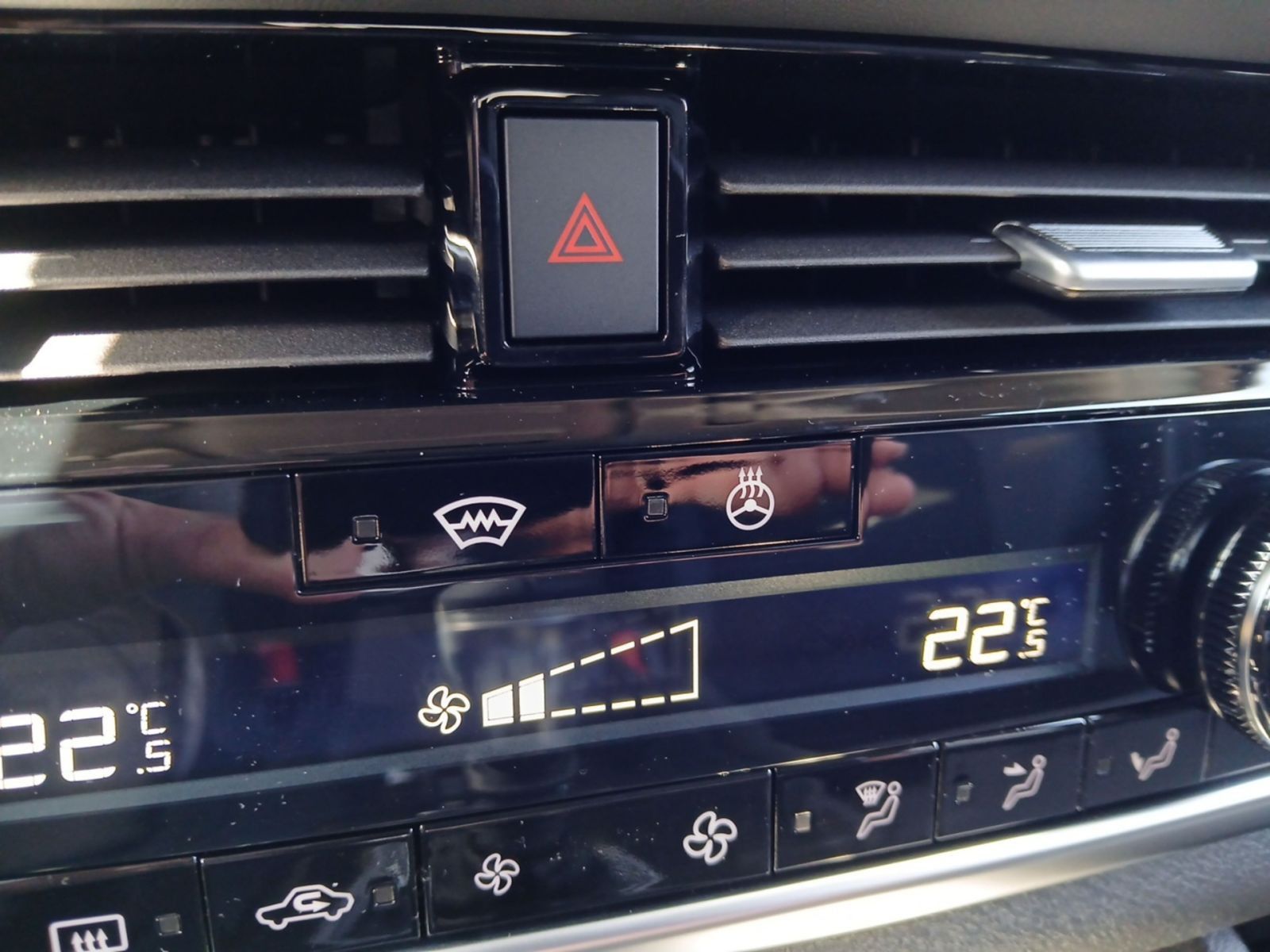 NISSAN QASHQAI 1.3 DIG-T MHEV N-Connecta LED*360°*Navi