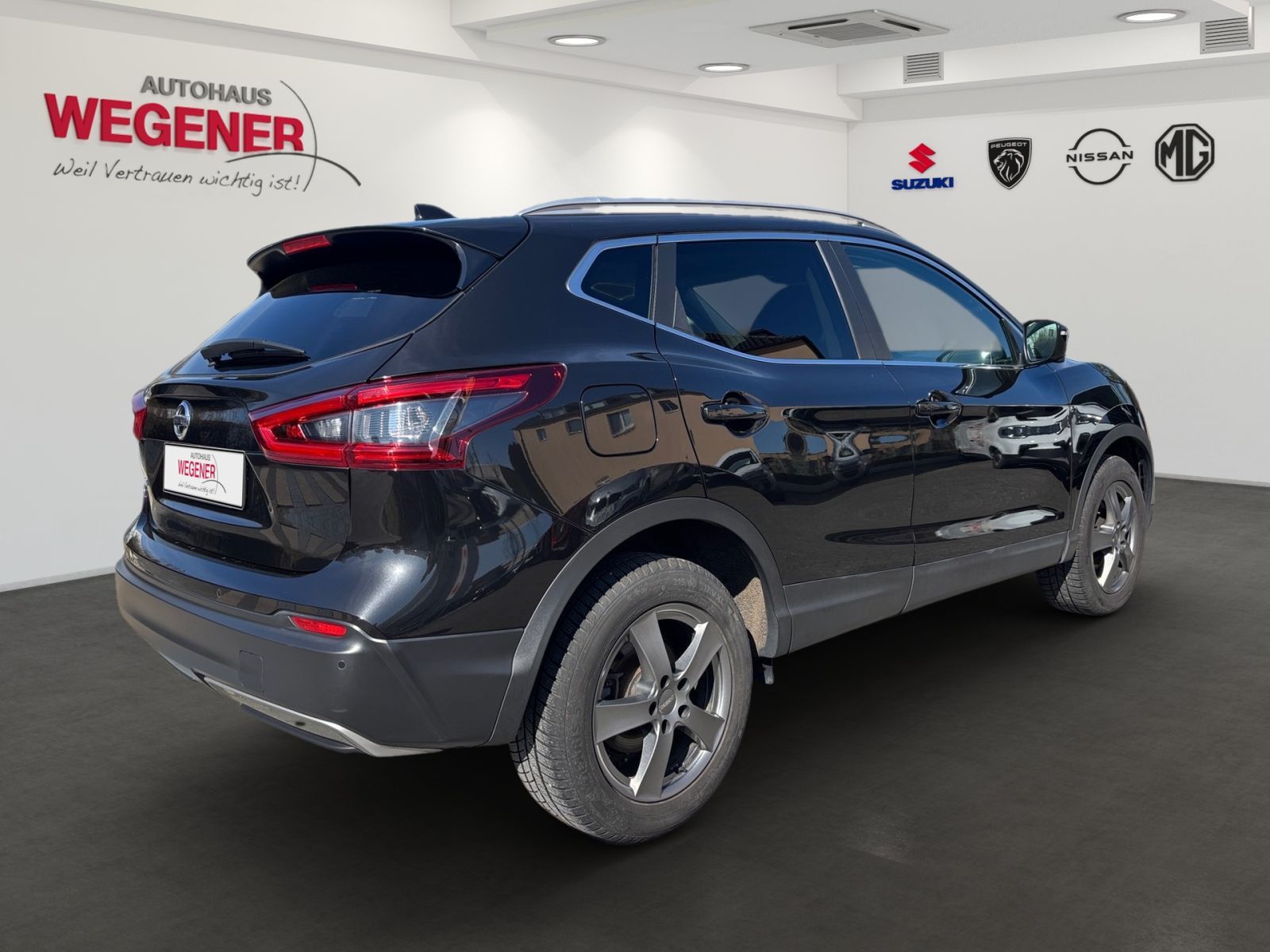 NISSAN Qashqai 1.3 DIG-T MT Pano*Navi*CAM*SHZ*DAB