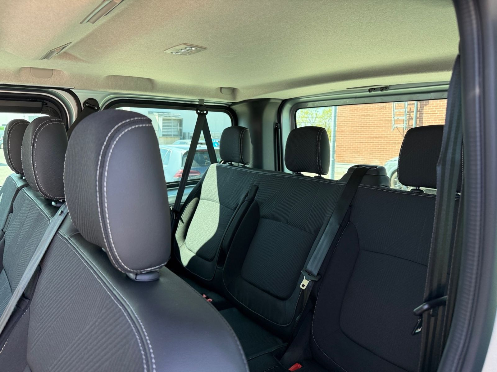 Nissan Primastar Kombi 9 L1H1 2,8T CAM*Navi*PDC*CarPlay