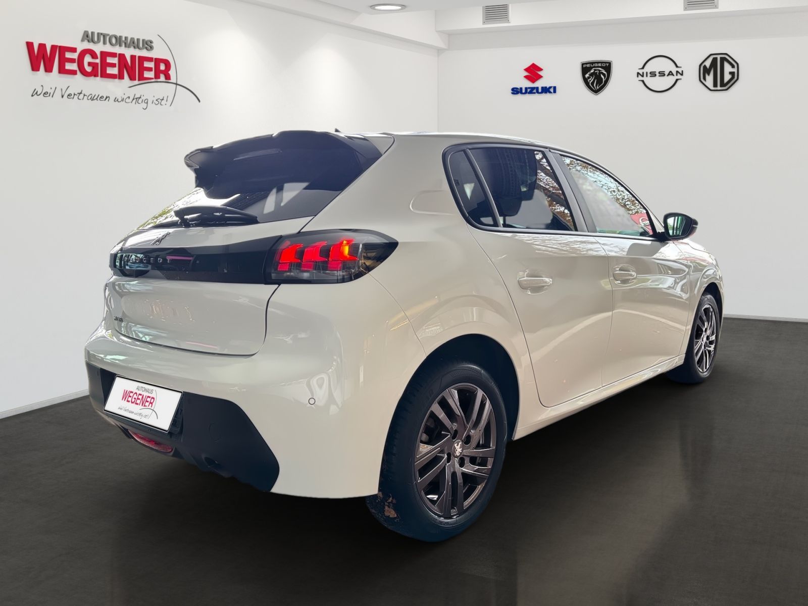 PEUGEOT 208 ACTIVE PACK 100 EAT8 NAVI SHZ PDC