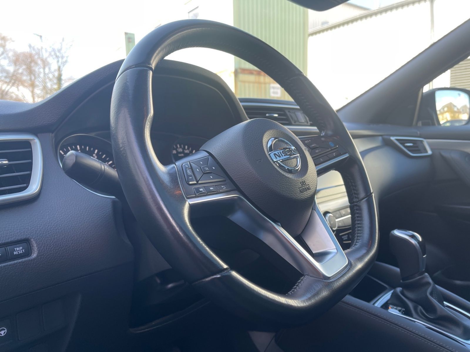 NISSAN Qashqai 1.3 TEKNA Autom.*Navi*Winterpaket*Pano