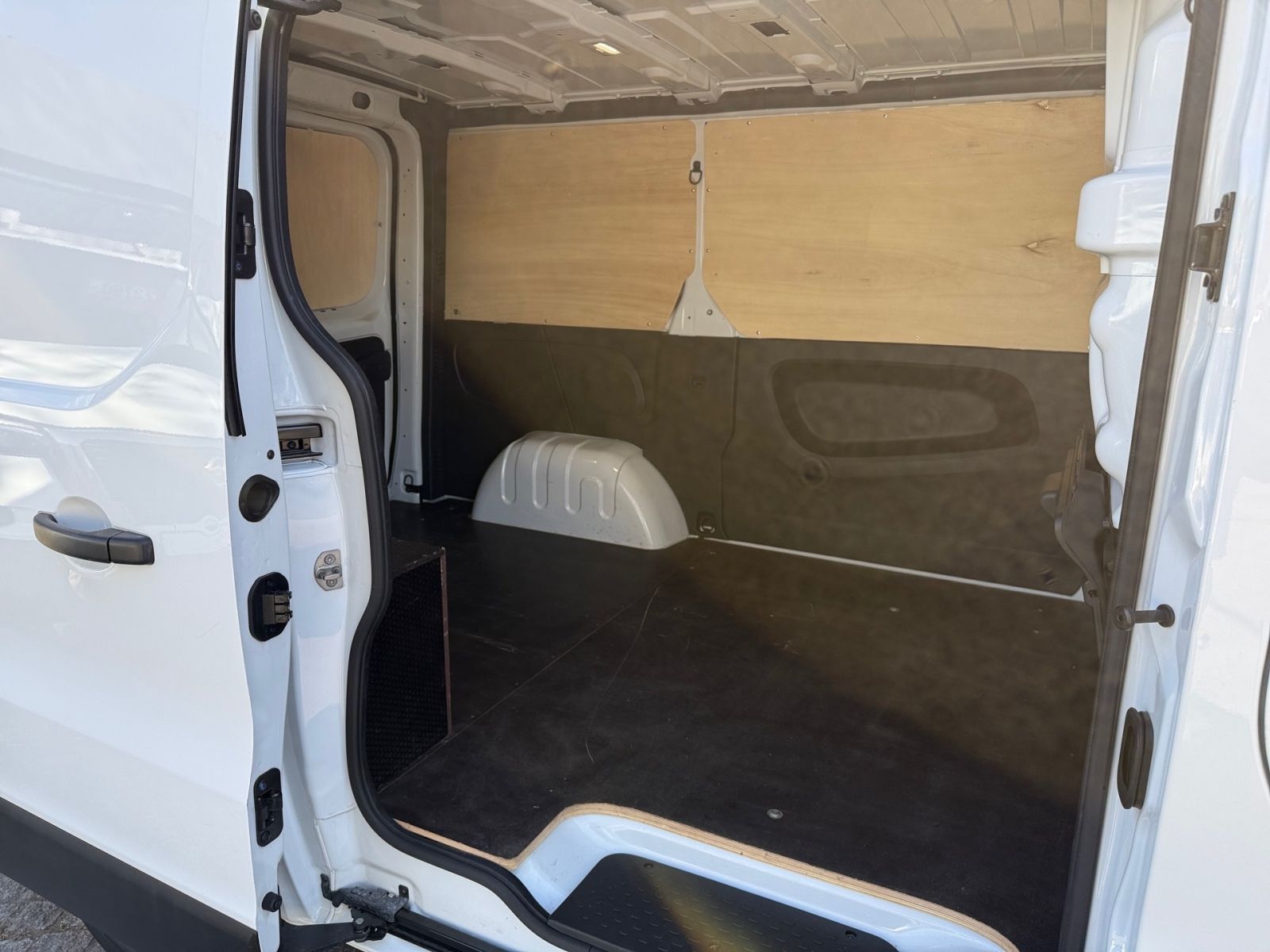 NISSAN Primastar Kasten Acenta 6MT L1H1 CAM CarPlay LED