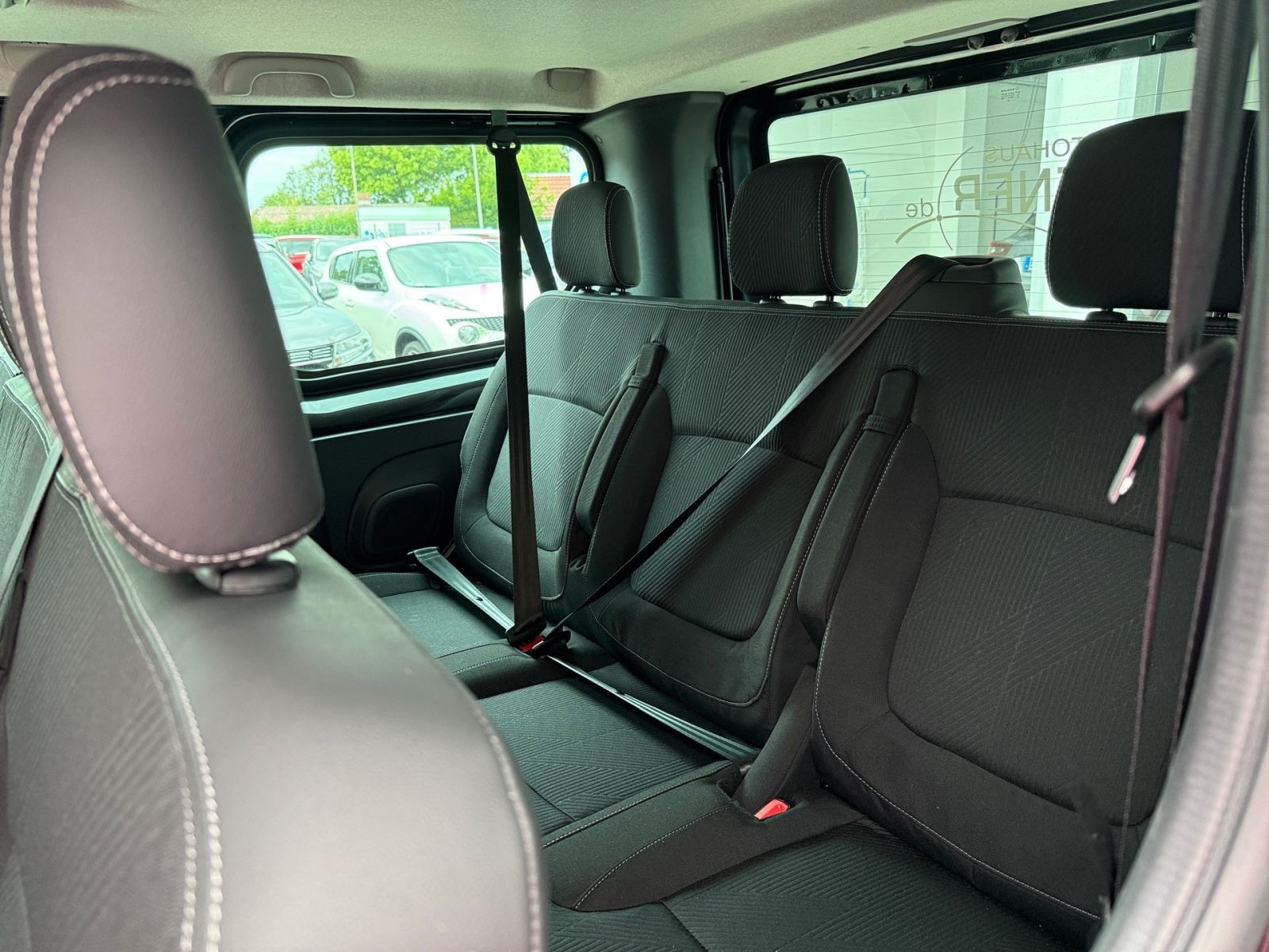 Nissan Primastar Kombi9 L1H1 2,8t dci150 MT TEKNA 2ST HK BES+ Design
