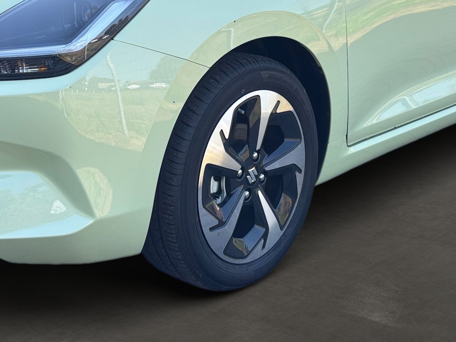 Suzuki SWIFT COMFORT+ CVT HYBRID (61kW)