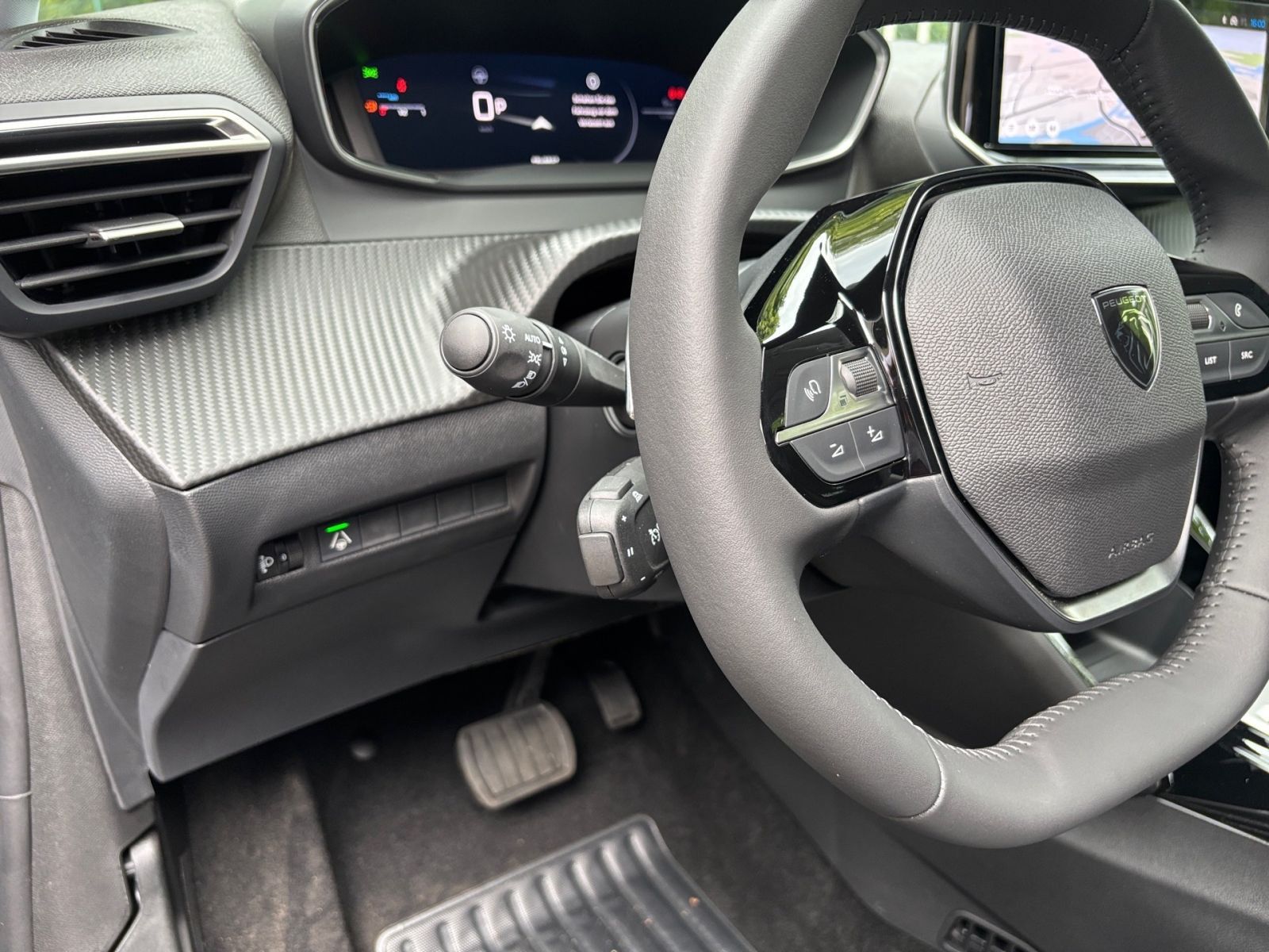 PEUGEOT 208 Allure HYBRID 110 e-DSC6 *SHZ*ACC*CarPlay*