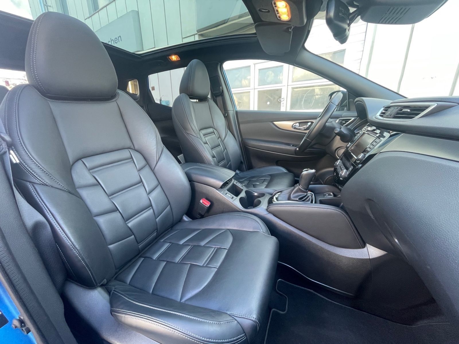 NISSAN Qashqai 1.3 TEKNA Autom.*Navi*Winterpaket*Pano