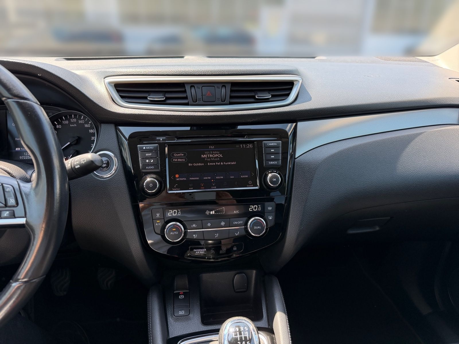 NISSAN Qashqai N-Connecta 1.3 DIG-T 6MT Navi*PDC*CAM