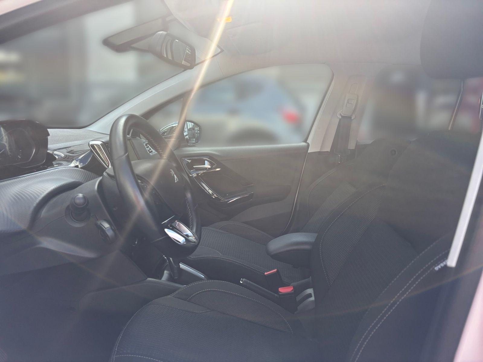 Peugeot 208 Allure AT CarPlay SITZHEIZUNG ALLWETTER LED