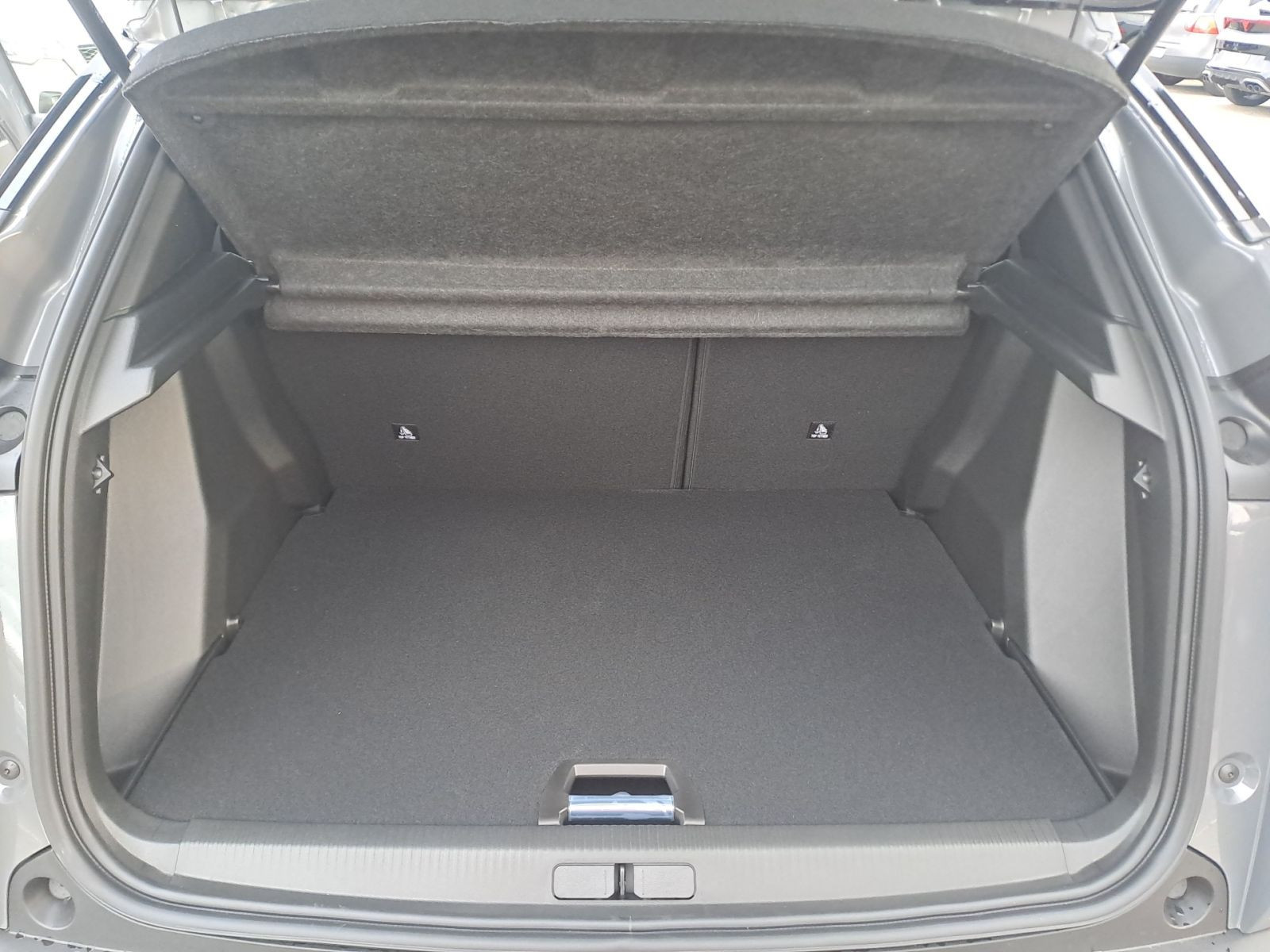 Peugeot 2008 ALLURE HYBRID 145 e-DSC6 KAMERA SHZ NAVI