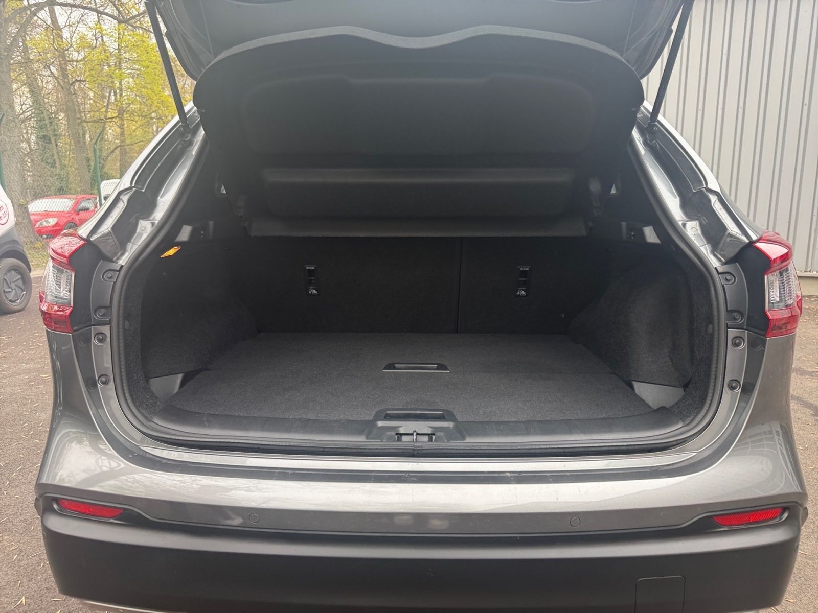 NISSAN Qashqai Zama 1.3 AT 360CAM PANO SHZ NAVI CarPlay