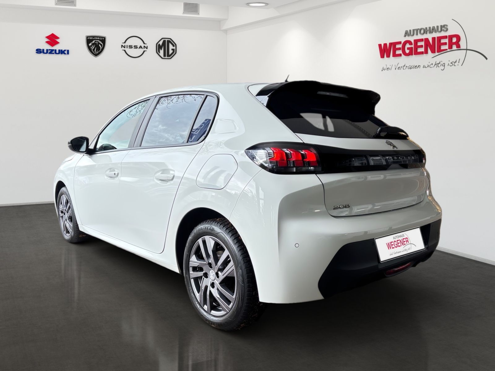 PEUGEOT 208 ACTIVE PACK 100 EAT8 NAVI SHZ PDC