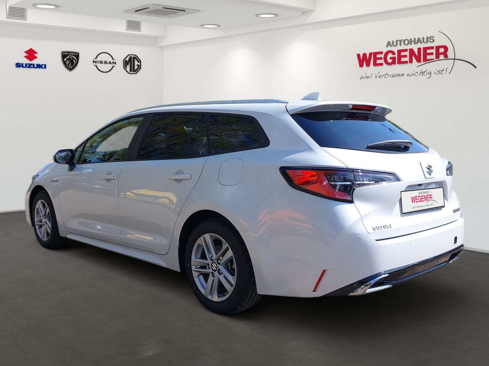 SUZUKI Swace 1.8 Comfort+ CVT Hybrid Navi*CarPlay