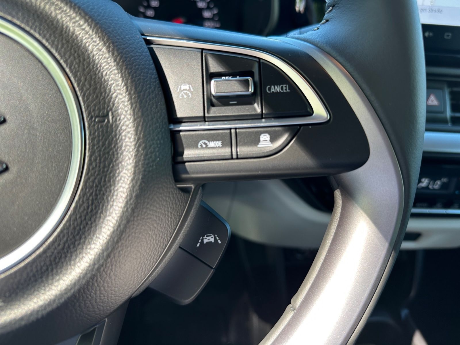 SUZUKI SWIFT COMFORT+ HYBRID Navi SHZ Kamera