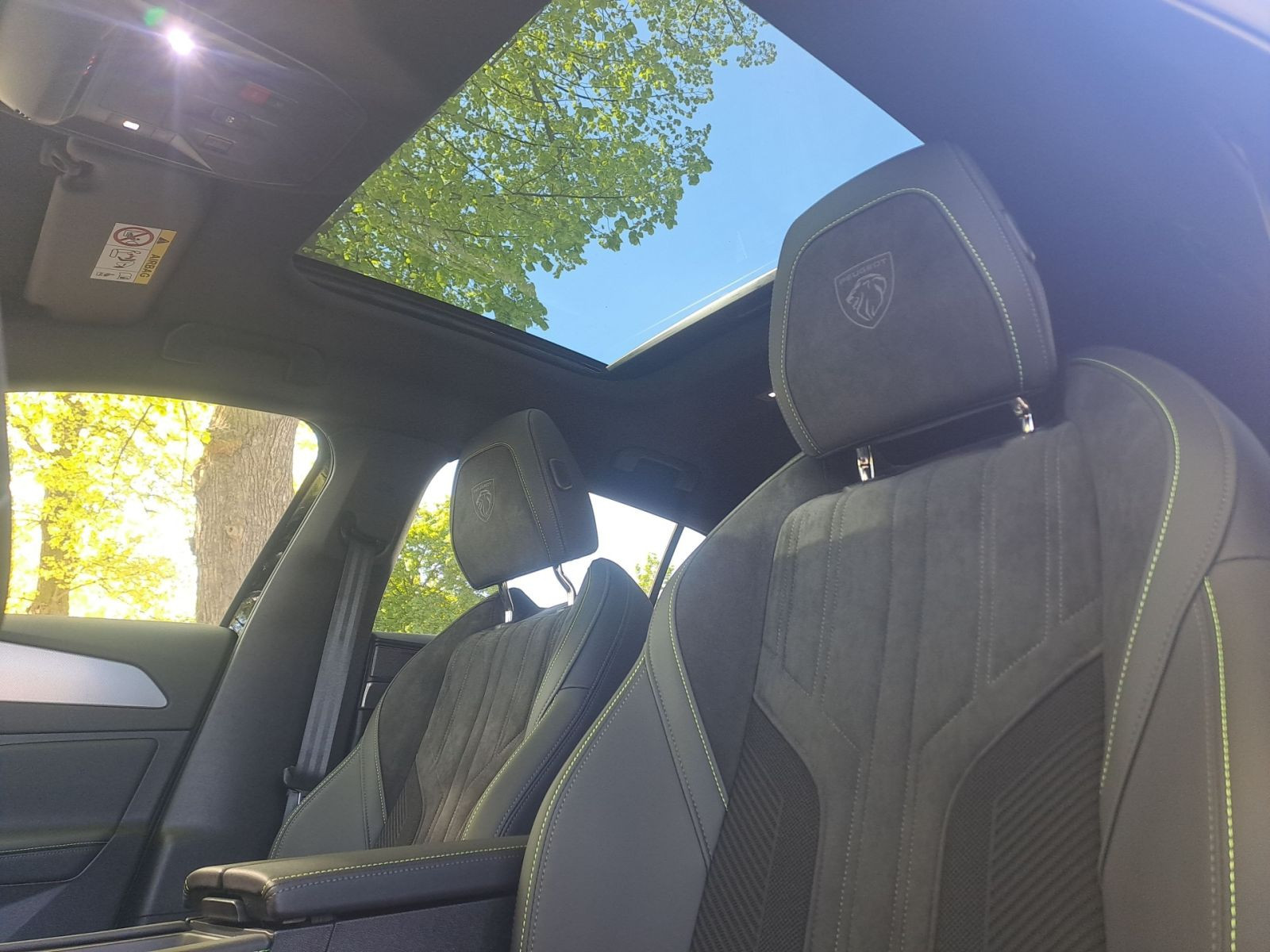 Peugeot 408 GT Exclusive Plug-In Hybrid 240 e-DSC7