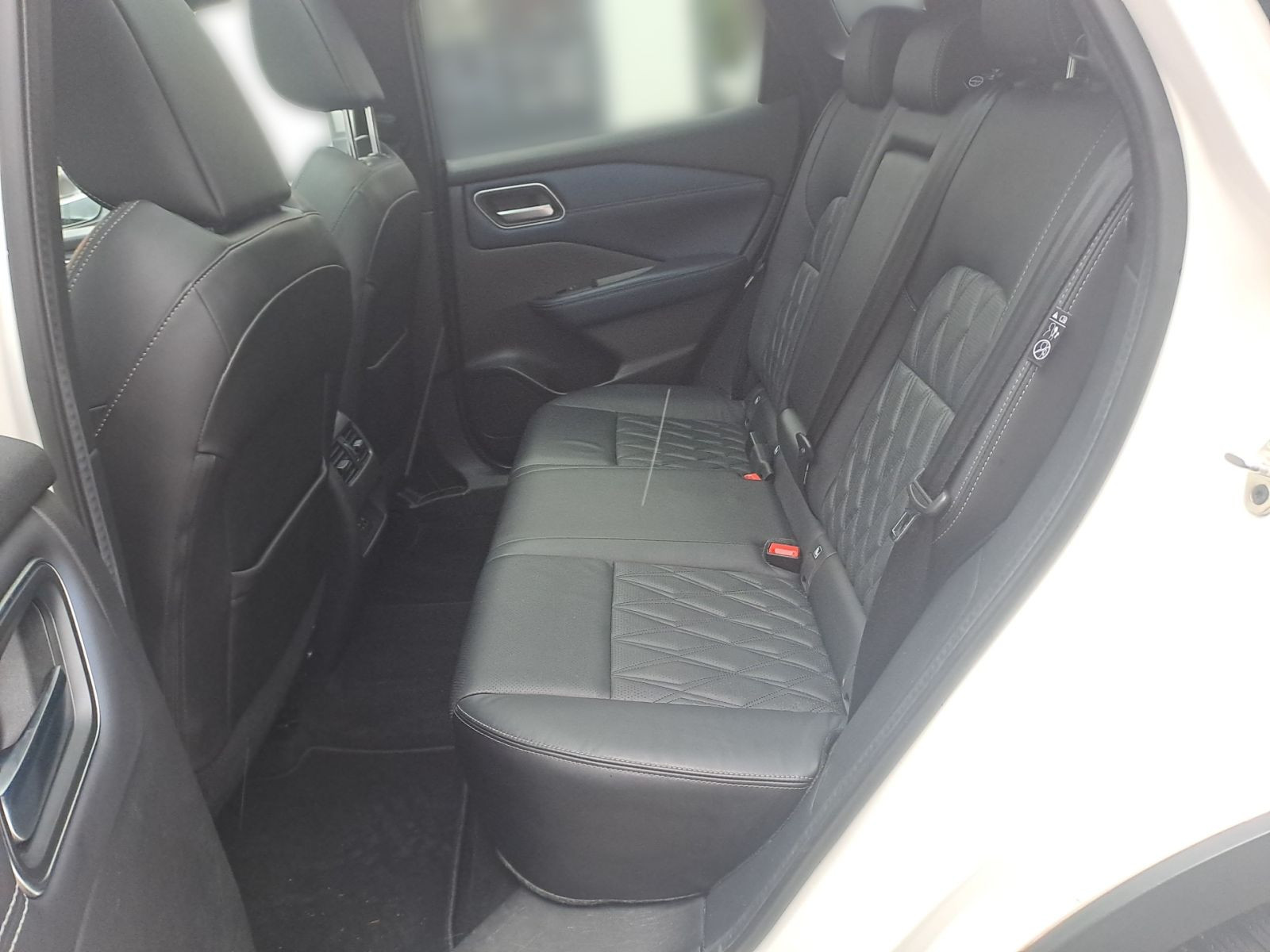 Nissan QASHQAI 1.3 DIG-T Tekna+ 4x4 Leder*Pano*HeadUp