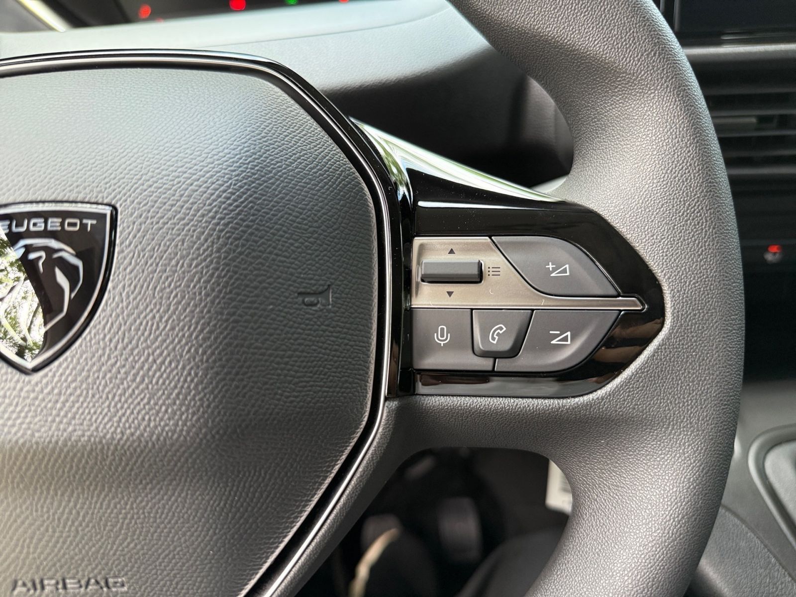 PEUGEOT Partner L2 100 BlueHDi *CarPlay*Holzboden*LED*