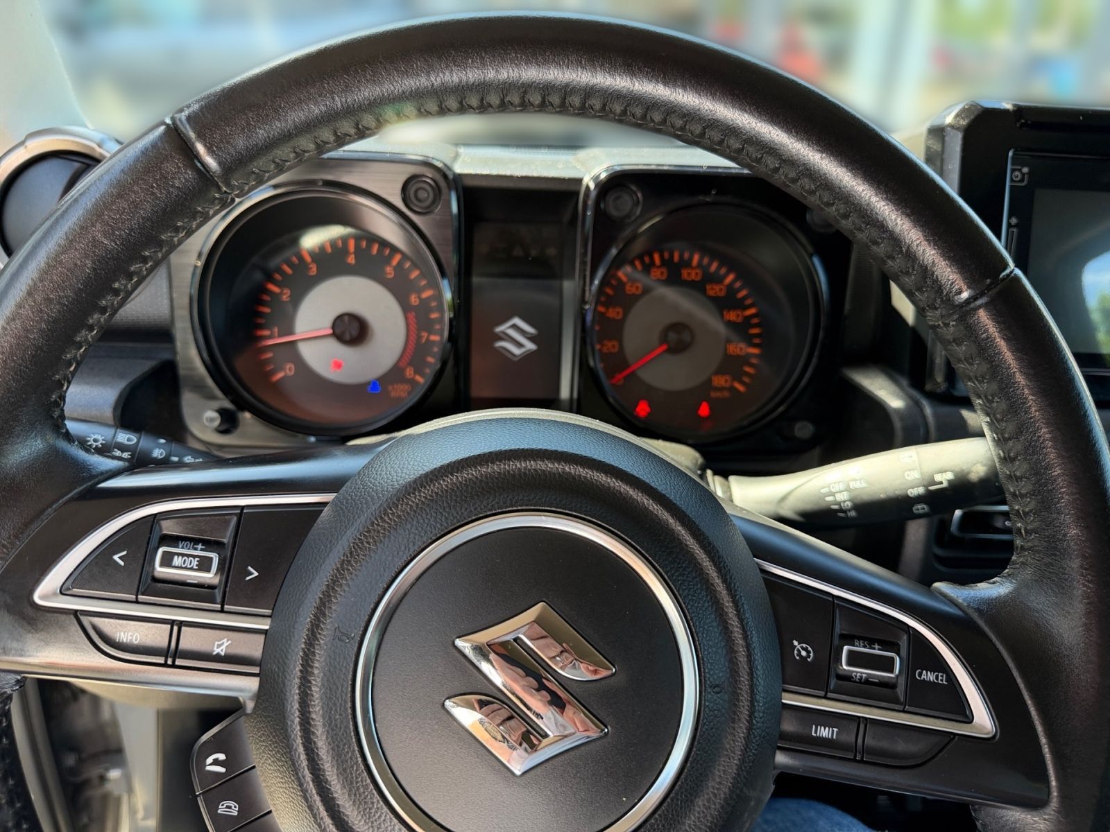 SUZUKI Jimny 1.5 3D M/T Comfort+ 4-Sitzer*Navi*CAM*LED