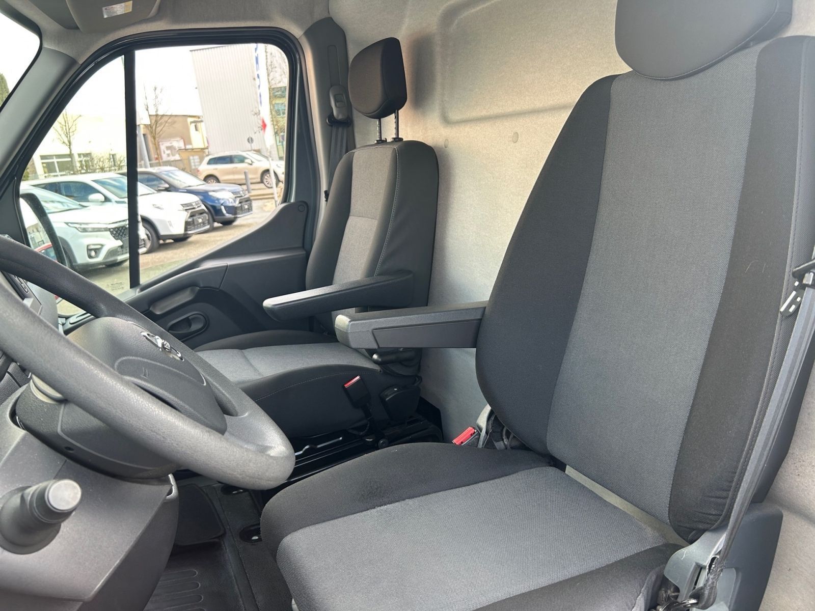 NISSAN Interstar 2.2 dci AT L2H2 - Stdhzg Navi CarPlay