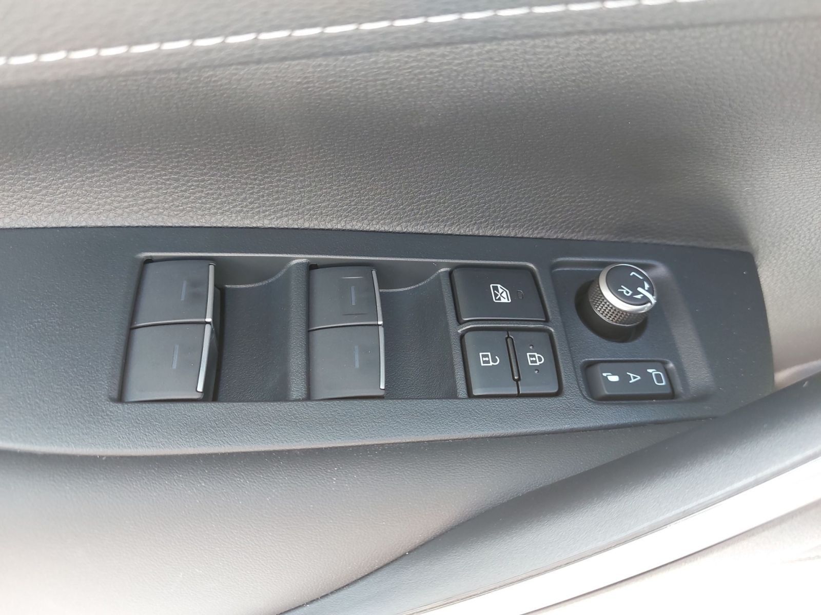 SUZUKI Swace 1.8 Comfort+ CVT Hybrid Navi*CarPlay