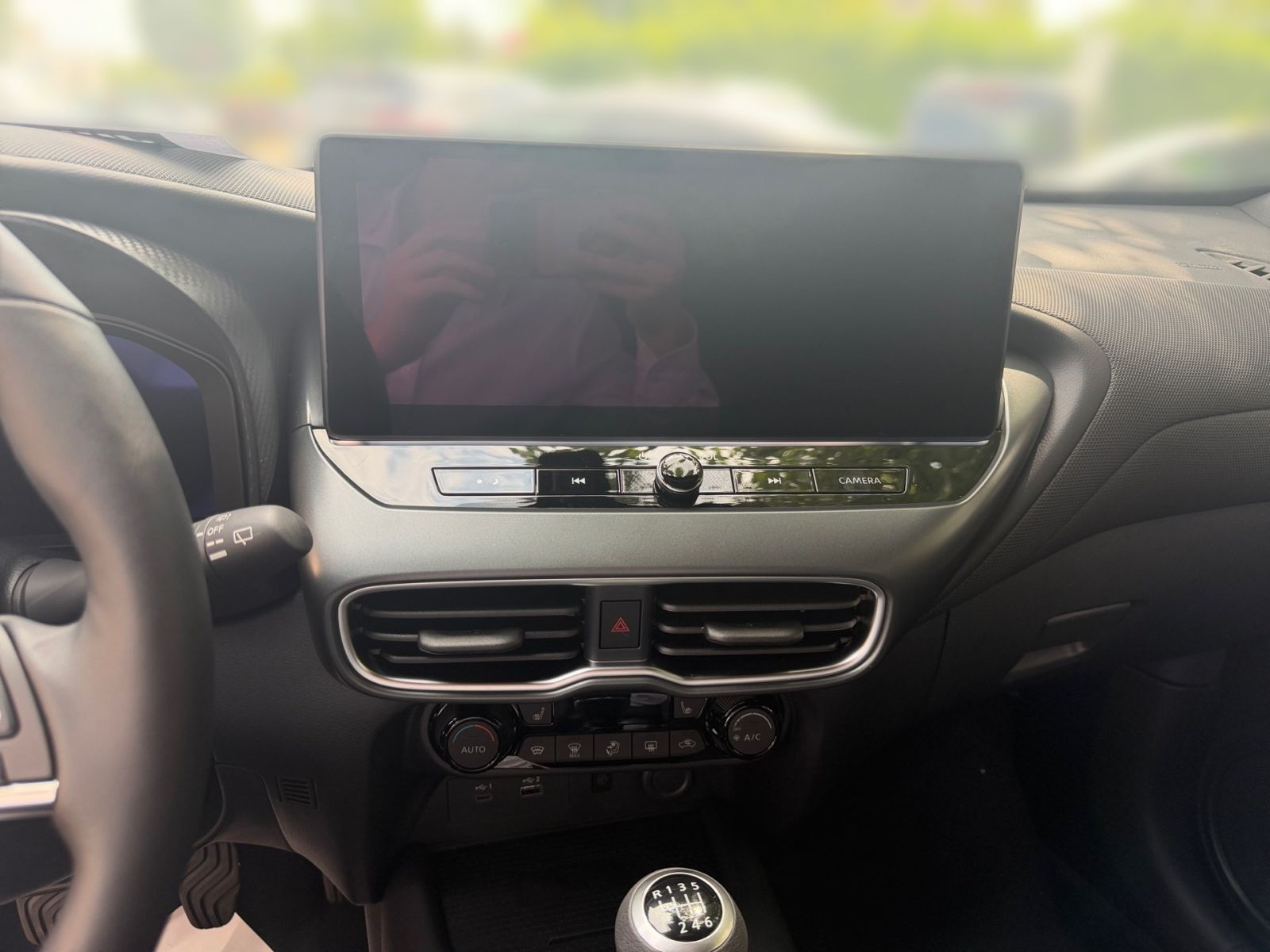 Nissan JUKE N-Connecta 1.0 MT -  LHZ SHZ PDC LED In-Car WIFI
