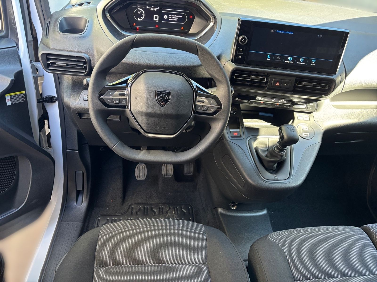 PEUGEOT Partner L1+ 130 BlueHDi *LED*Boden*3Sitzer*