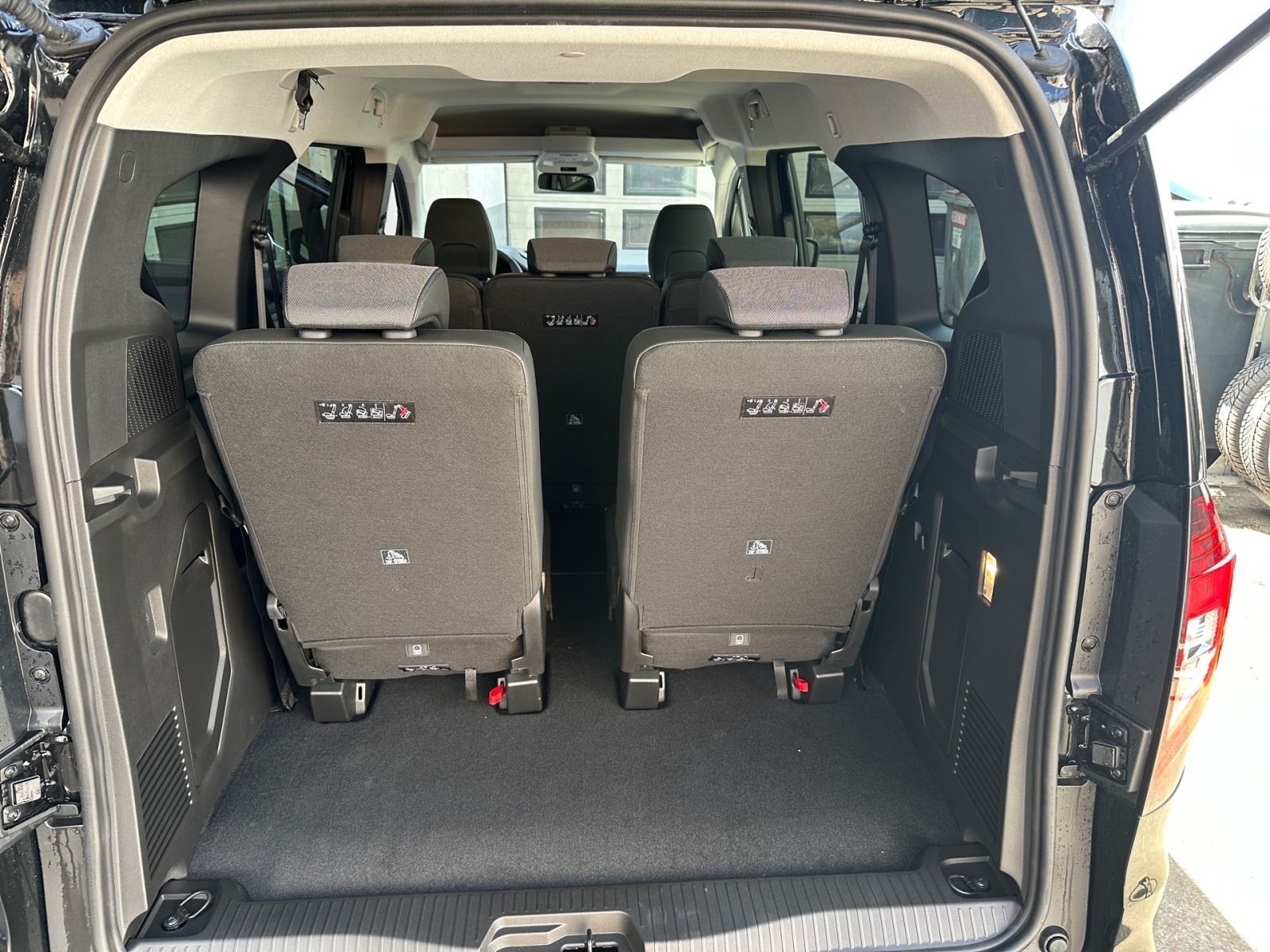 NISSAN TOWNSTAR TEKNA 1.3 AT 7-SITZE NAVI 360°