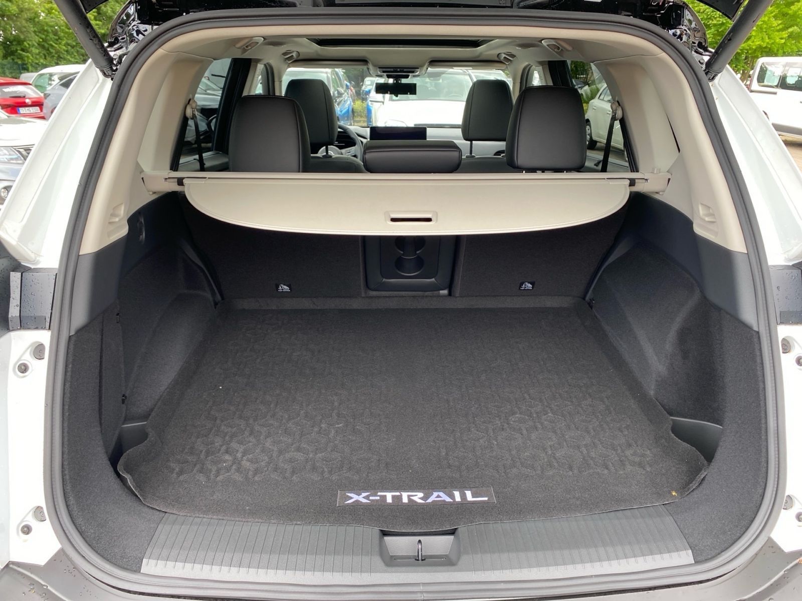 NISSAN X-TRAIL 1.5 VC-T e-4ORCE 213 PS 4x4 Tekna+ 20"