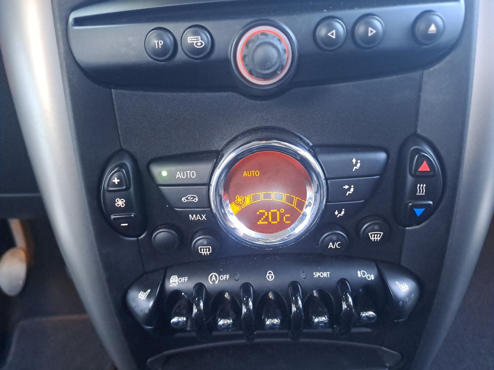 MINI MINI Countryman ONE 1.6 Chili & Wired Navi 8fach