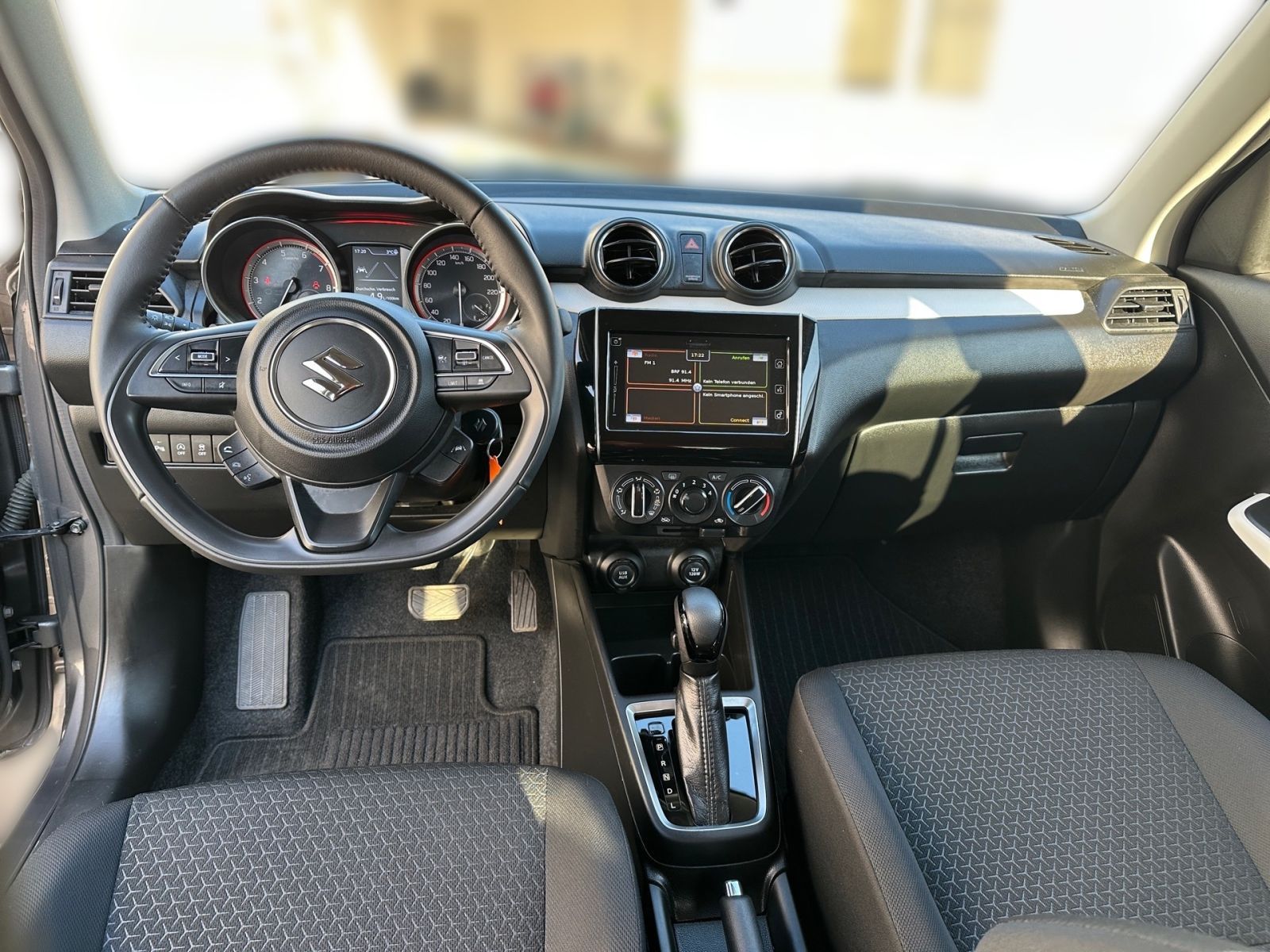 SUZUKI Swift Comfort 1.2 AT HYBRID - CAM SHZ APP`S