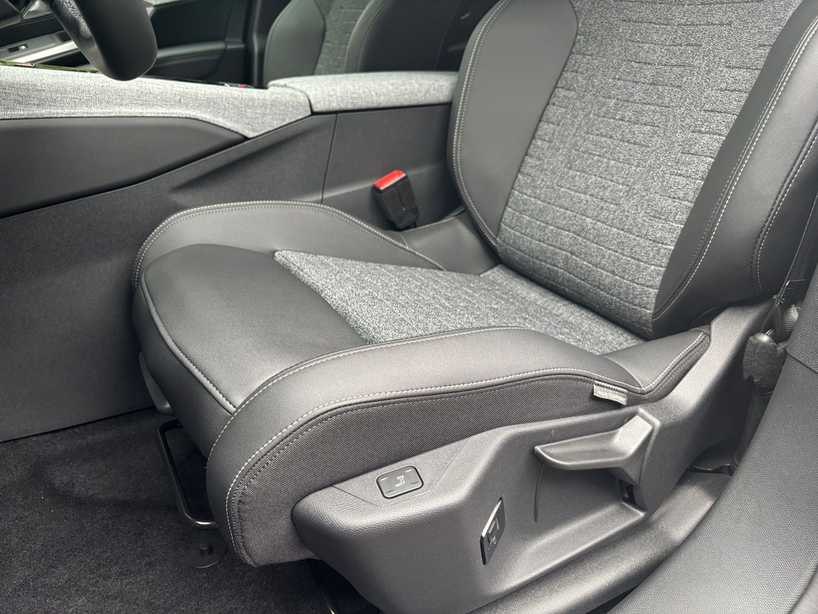 Peugeot 3008 Allure Plug-In Hybrid 195 e-DSC7 *Kamera*SHZ*