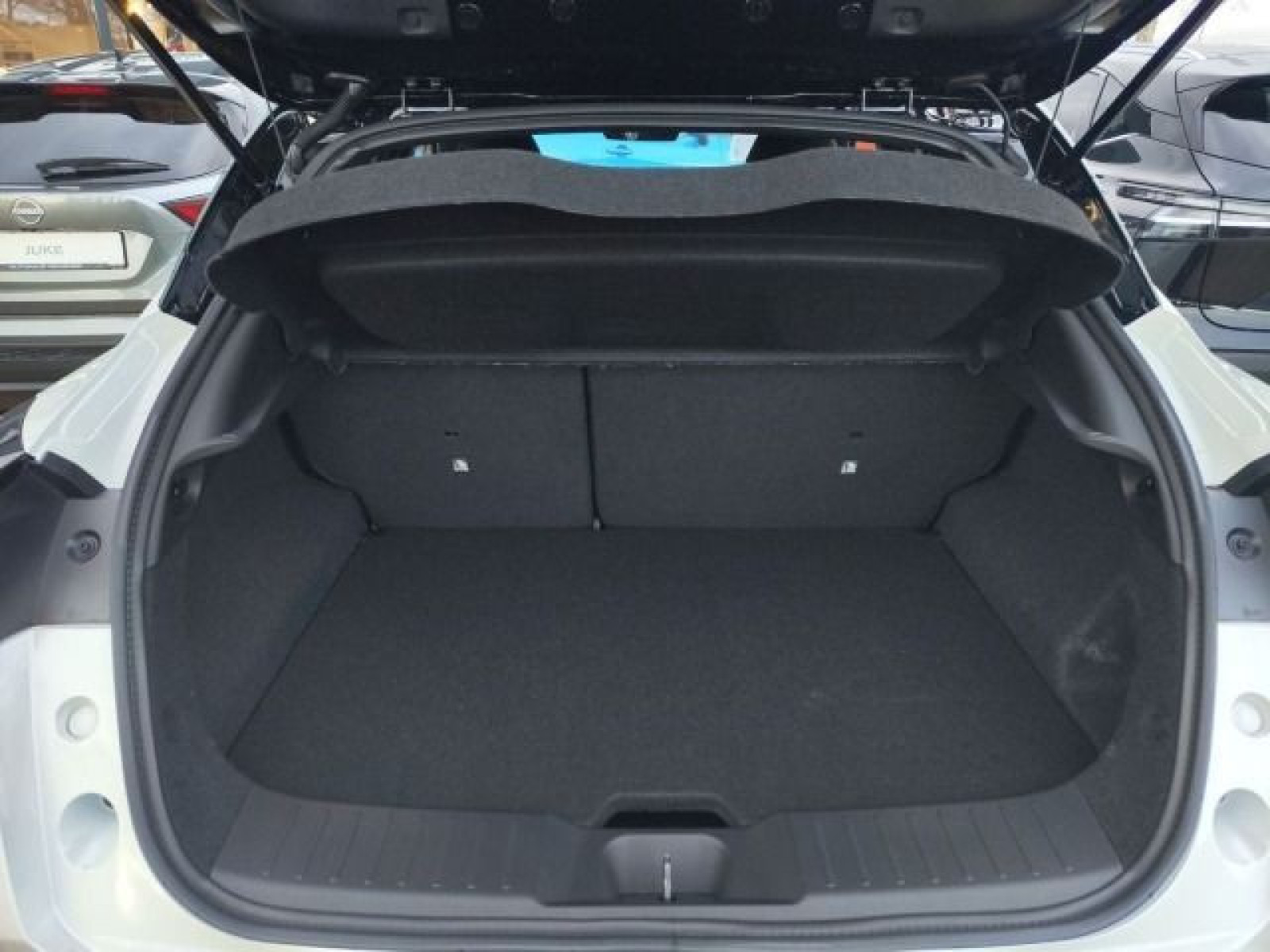 Nissan Juke N-Conn Hyb. AT SHZ LHZ 360°KAM FAS PDC AHK
