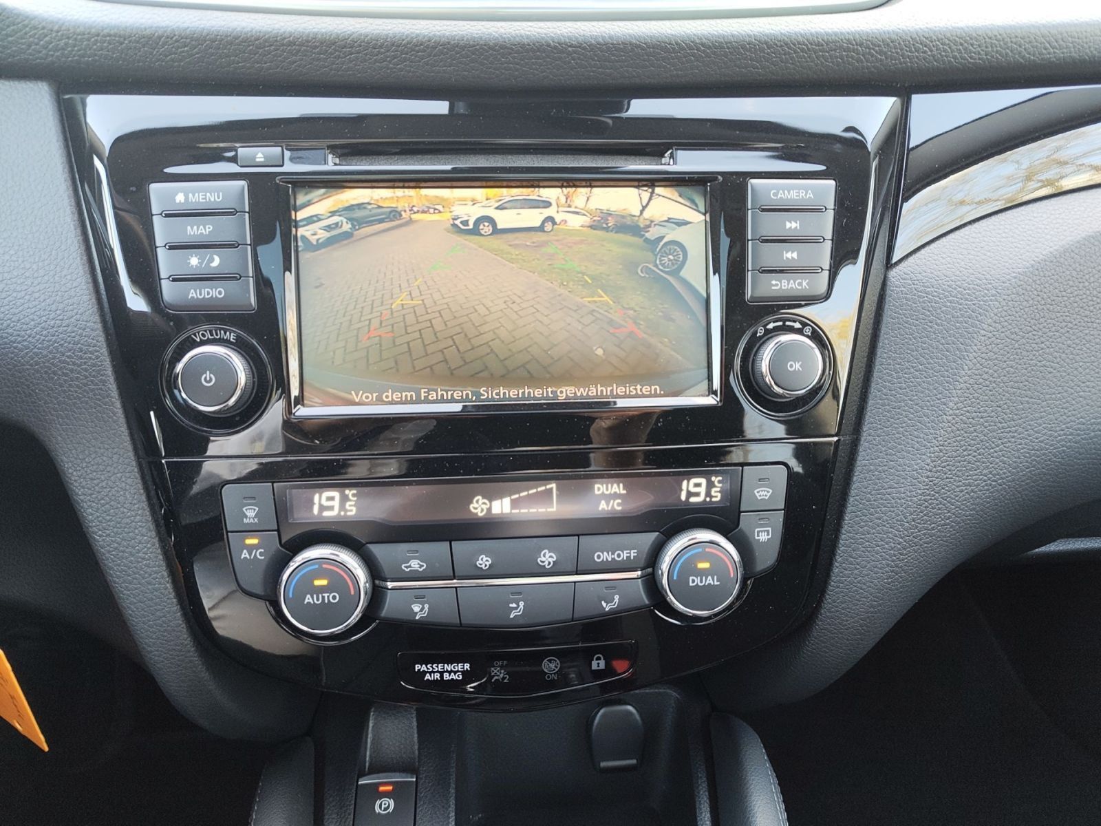 NISSAN Qashqai 1.3 N-Way PANO*SHZ*CAM*Klima*Navi*LM