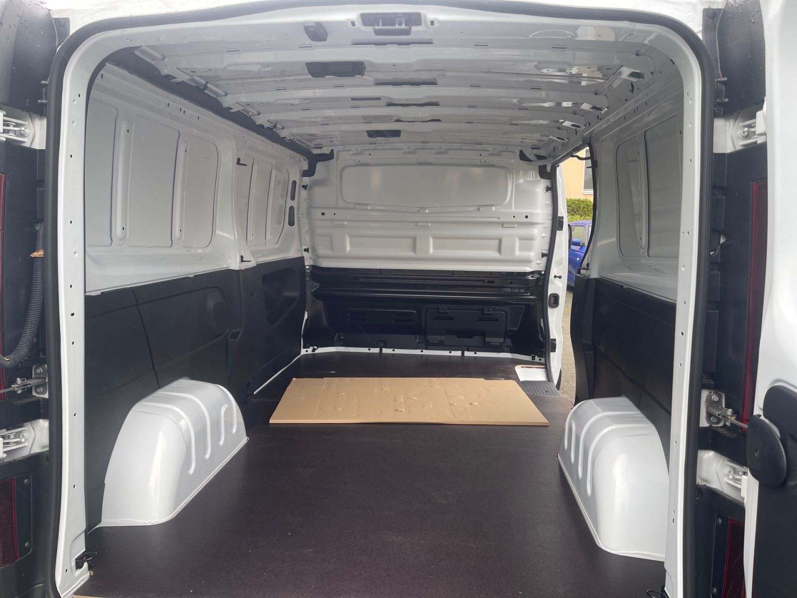 Nissan PRIMASTAR N-CONNECTA Kasten L2H1 3,0t dci130 LRB 270 NAVI
