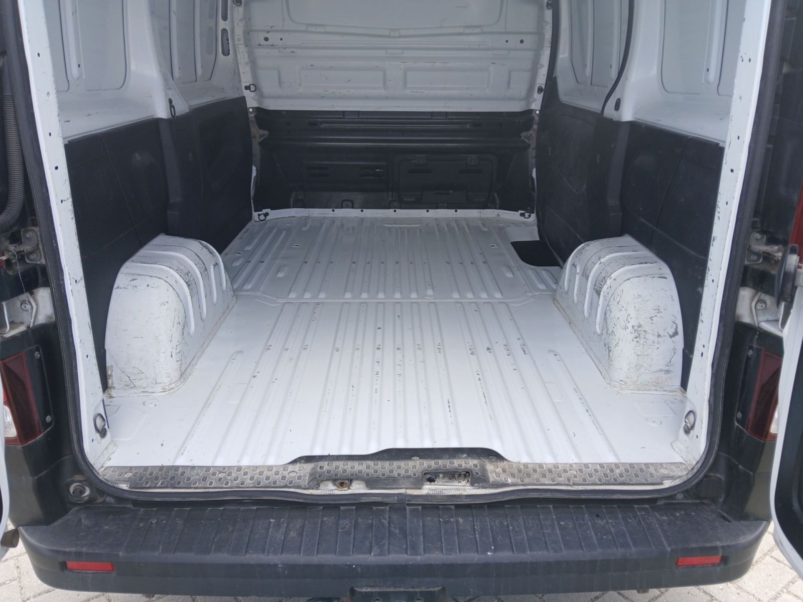 NISSAN NV300 2.0 dCi 120 PRO + AHK