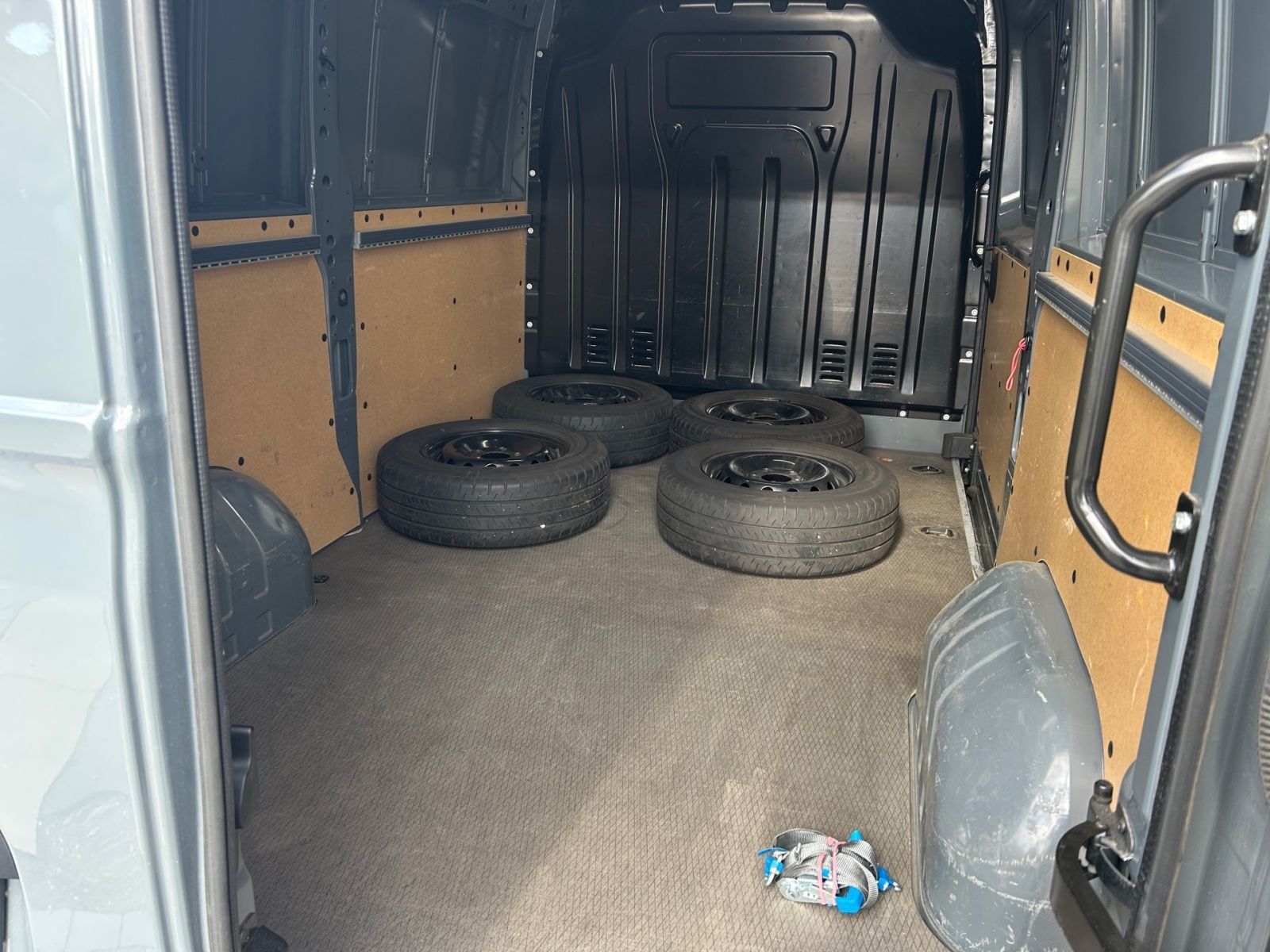 NISSAN Interstar 2.2 dci AT L2H2 - Stdhzg Navi CarPlay