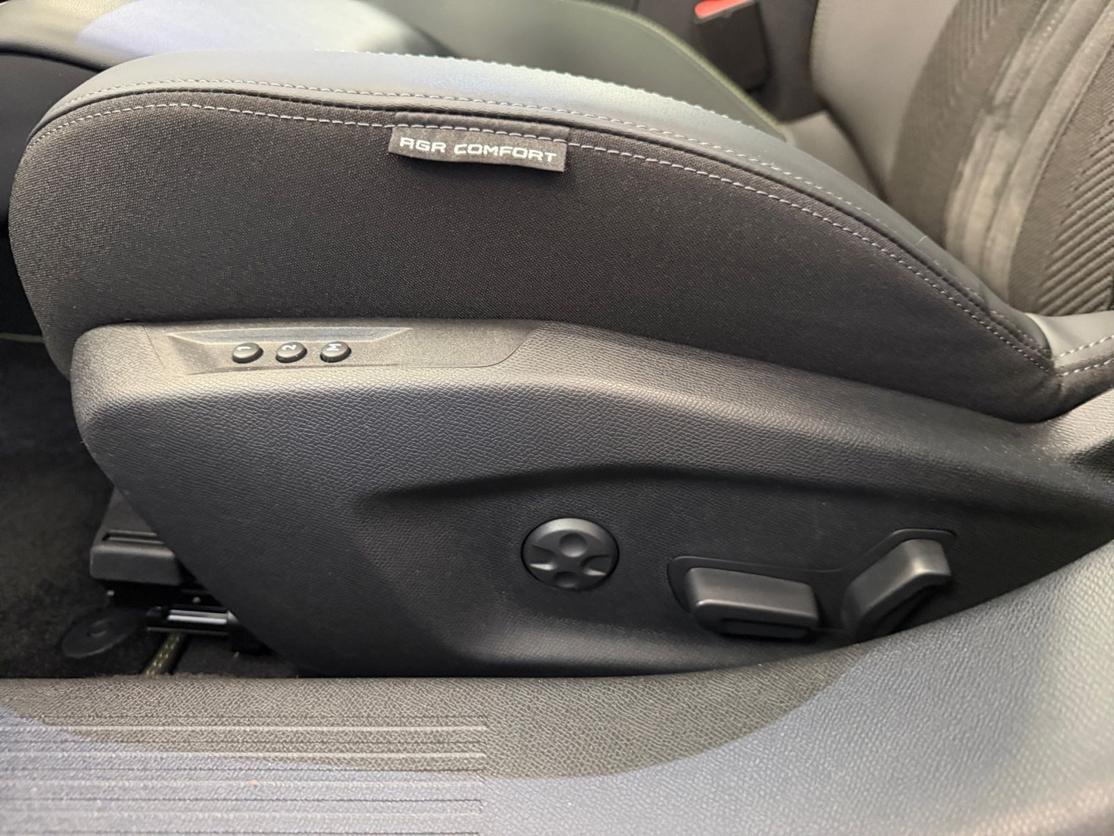 Peugeot 408 GT Exclusive Plug-In Hybrid 240 e-DSC7