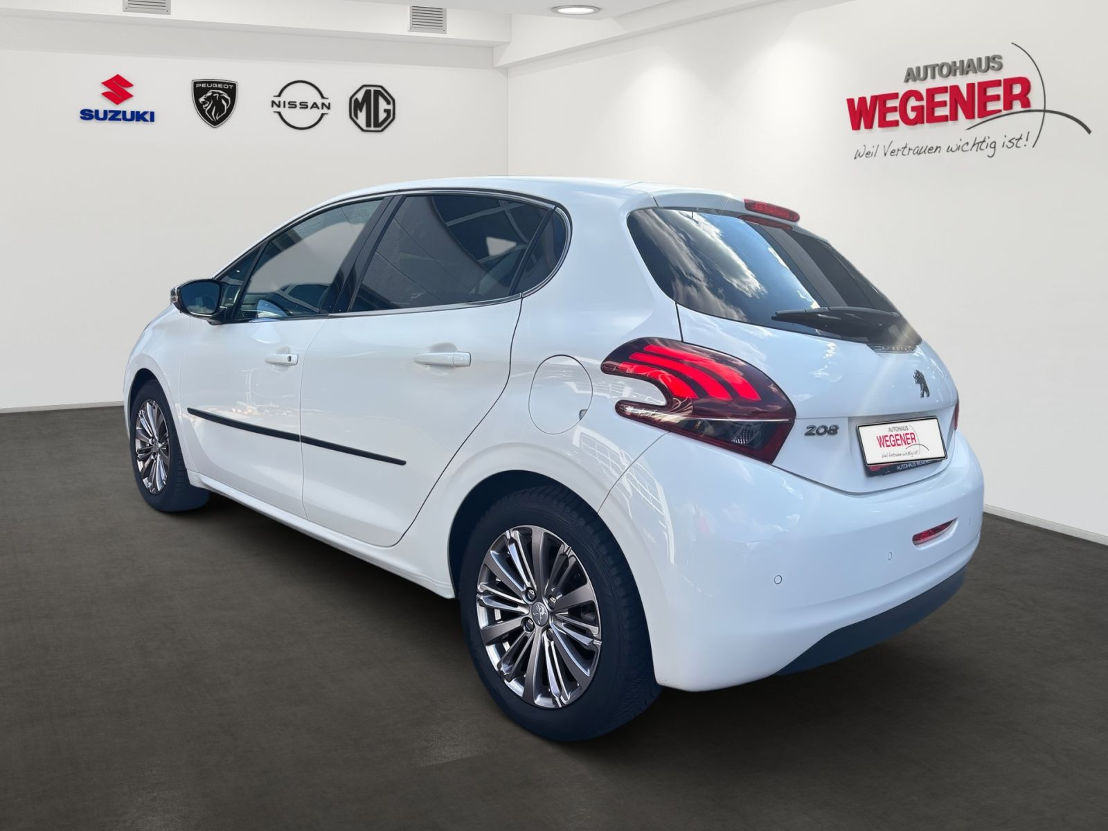 Peugeot 208 Allure AT CarPlay SITZHEIZUNG ALLWETTER LED