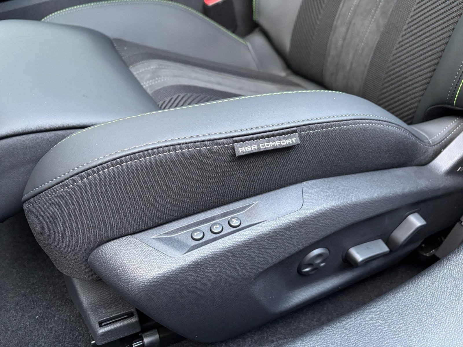 Peugeot 308 SW GT Hybrid 145 e-DSC6 *360°Kamera*Carplay*