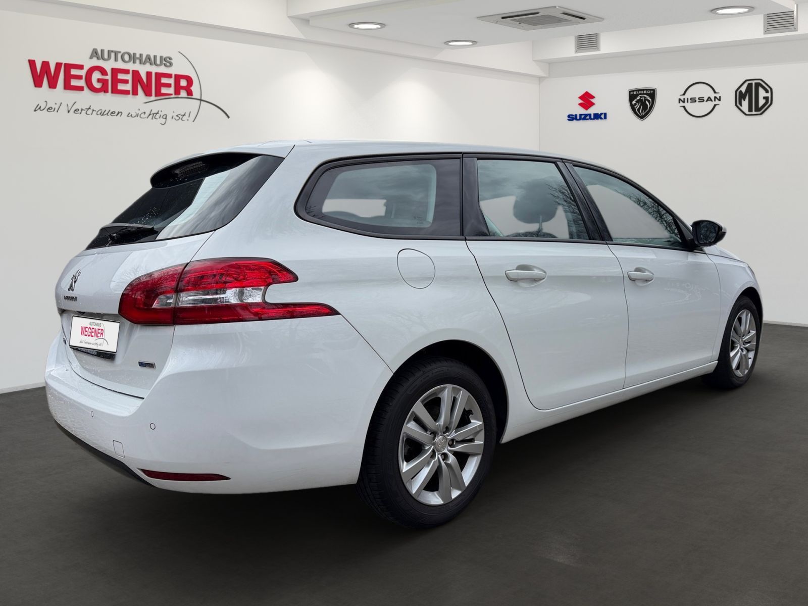 PEUGEOT 308 SW 1.2 THP110 Navi*GRA*PDC vo/hi*CAM