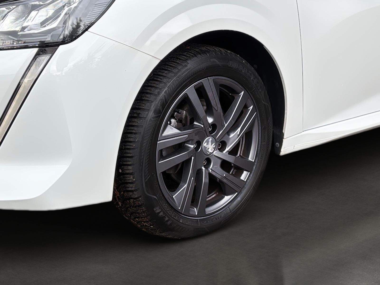 PEUGEOT 208 ACTIVE PACK 100 EAT8 NAVI SHZ PDC