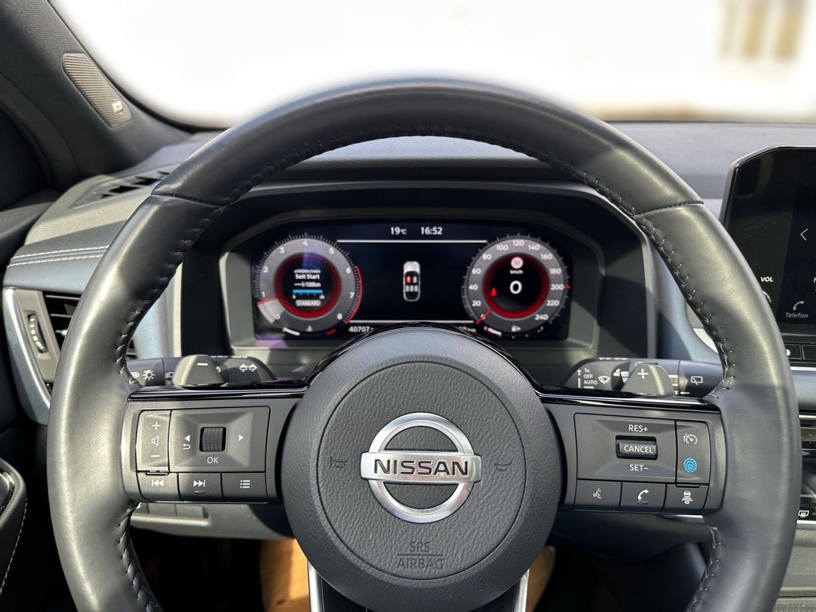 NISSAN Qashqai Tekna+ 1.3 DIG-T MHEV Pano Winter 360°